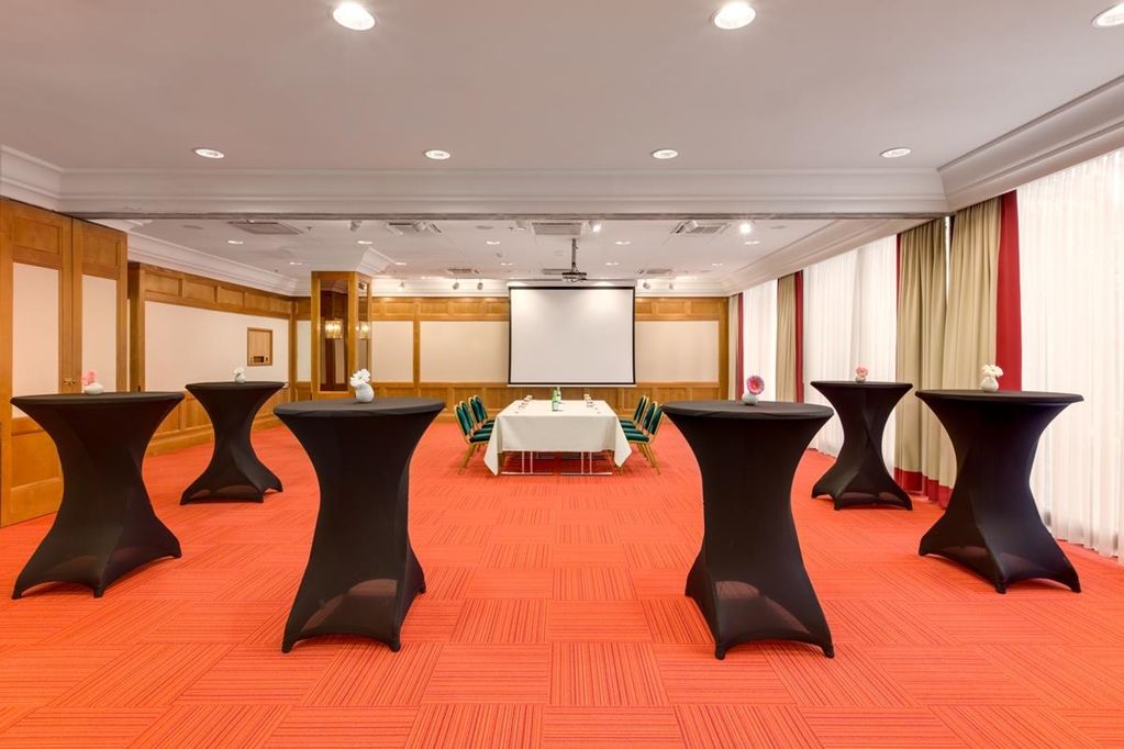 Hotel Nh West 4*